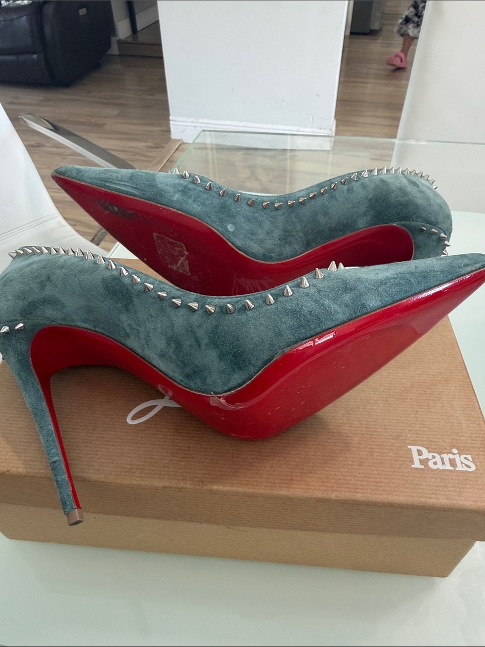 Christian Louboutin Brown Cardboard Box with White Logo - Picture 3 of 3
